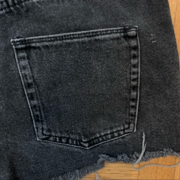 SOLD BDG High Rise Washed Black Denim Mom Shorts Sz 27 - Picture 8 of 11